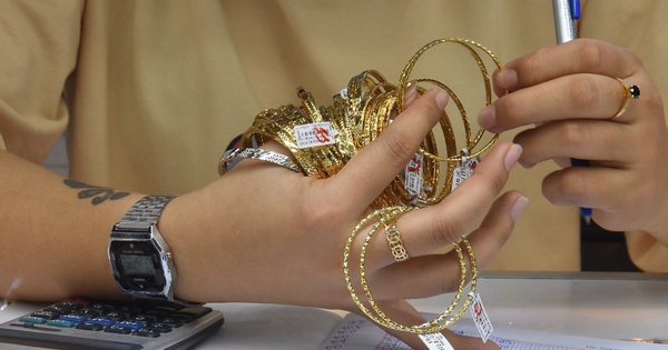 Giá vàng hôm nay, 17-5: Lao dốc mạnh