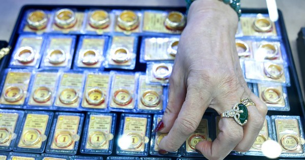 Giá vàng vừa giảm mạnh thế nào?