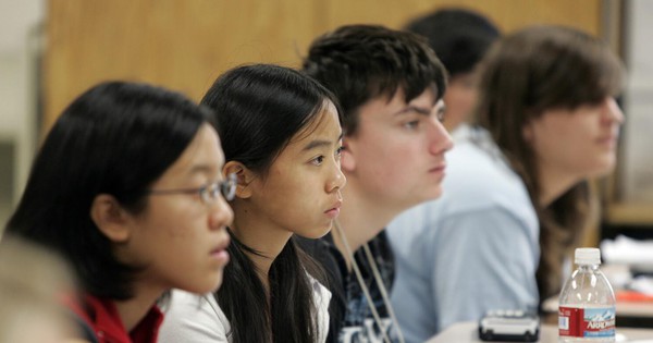 Tranh cãi: "Con nhà nghèo" đừng chen chân học ngành này: Ngày ra trường dài dằng dặc chứ đừng nói đến "thu hồi vốn"