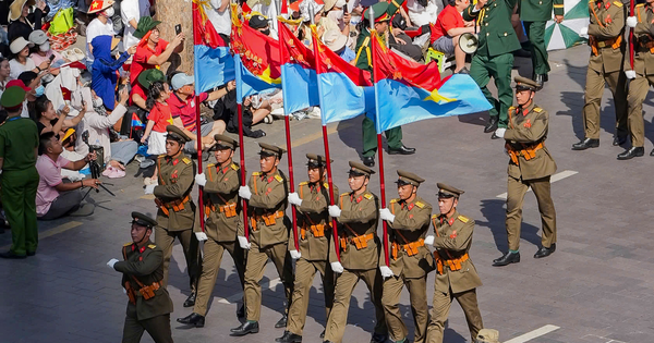 Độc lạ bộ ảnh “Một ngày xuôi dòng lịch sử” của thẻ Thống Nhất