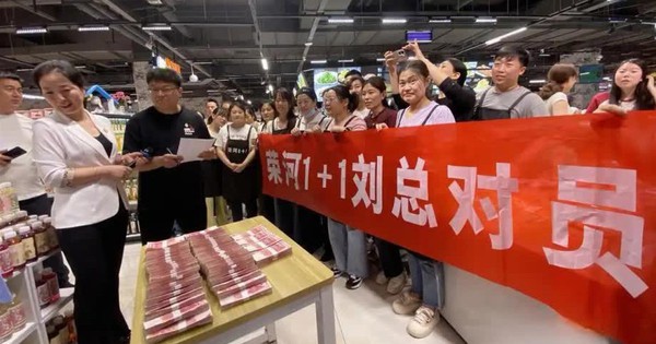 Đầu tư vàng lời 35 tỷ, ông chủ siêu thị lập tức chia toàn bộ cho nhân viên vì lời "nói dối" năm xưa