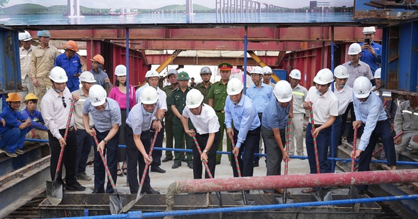 Cầu vượt cửa biển 2.400 tỷ đồng dài nhất miền Trung vừa đạt dấu mốc quan trọng