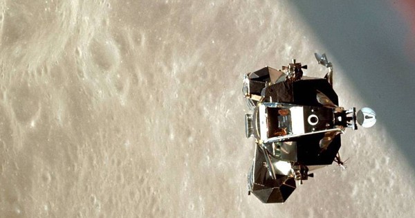 Sứ mệnh bí ẩn sát Mặt Trăng năm 1969: Vì sao NASA cố tình dừng lại trước vạch đích cách Mặt Trăng vài km?