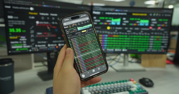 Cổ phiếu nhóm Vingroup tím lịm, tài sản tỉ phú Phạm Nhật Vượng tăng cao chưa từng có