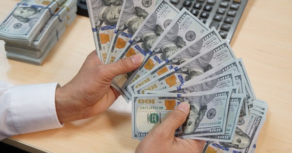 Ngày 21/5: Ngân hàng Nhà nước tiếp tục giảm giá USD, Kho bạc muốn mua lượng lớn ngoại tệ