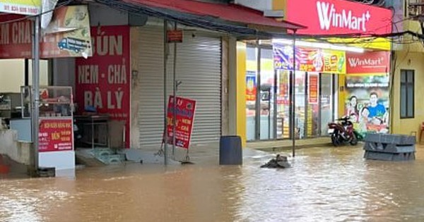 Giao thông tê liệt, sạt lở rình rập sau mưa lớn ở các tỉnh miền núi phía Bắc