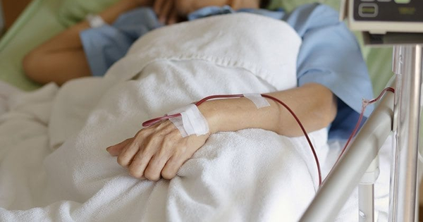 Bất ngờ bị đột quỵ sau khi thức dậy, người phụ nữ hối hận vì 1 sai lầm “chí mạng” từ nửa năm trước