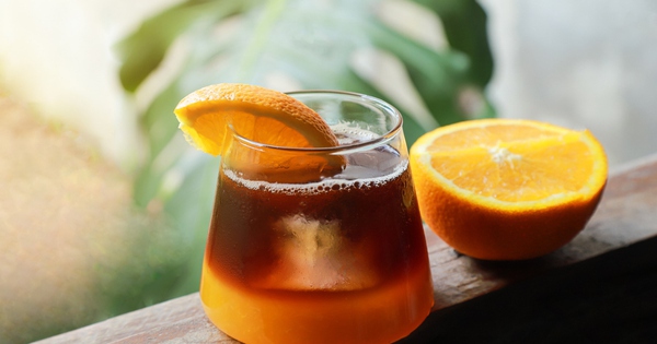 Ngày nào cũng uống cà phê để tỉnh táo, cô gái 24 tuổi không ngờ bị thủng ruột, suýt mất mạng vì 1 sai lầm