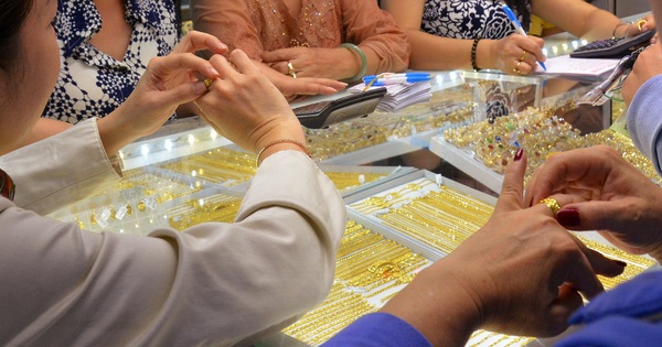 Giá vàng hôm nay, 27-5: Lao dốc khi căng thẳng thương mại dịu bớt