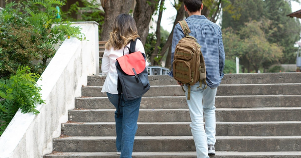 Thực hư nữ sinh xin nghỉ học vì đau bụng "đến tháng" bị nhà trường yêu cầu cởi quần áo để xác minh