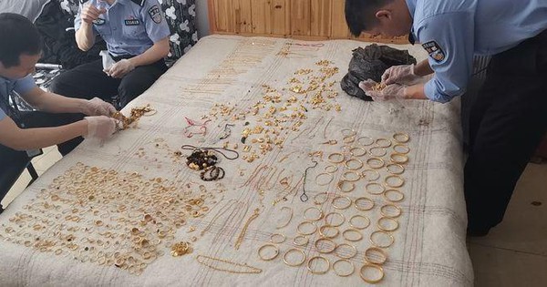 Tịch thu số vàng trị giá 5,7 tỷ đồng giấu trong tường của 1 tòa chung cư