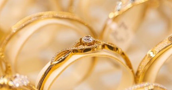 Giá vàng hôm nay 29/5: Tiếp tục lao dốc, mất mốc 3.300 USD/ounce