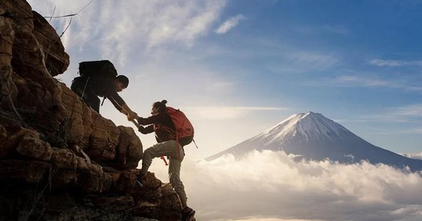 Loạt cổ phiếu Bluechips lấy lại "phong độ", âm thầm vượt đỉnh bất chấp VN-Index vẫn loay hoay quanh mốc 1.200