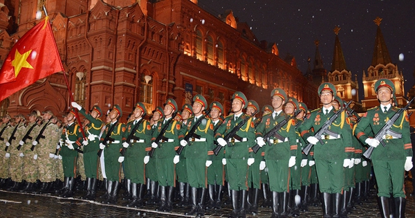 Quân nhân Việt Nam tham gia duyệt binh trên Quảng trường Đỏ