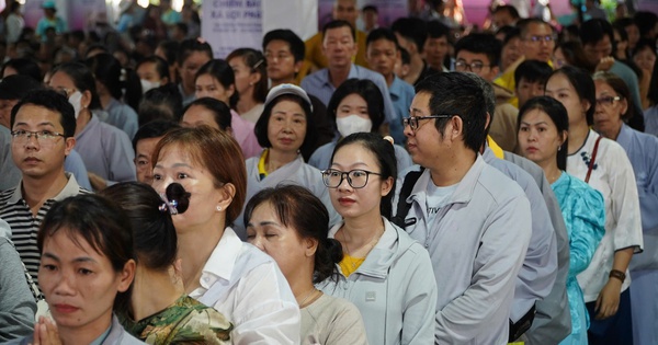 Ghi nhận sáng đầu tiên khai mở chiêm bái Xá lợi Đức Phật tại chùa Thanh Tâm