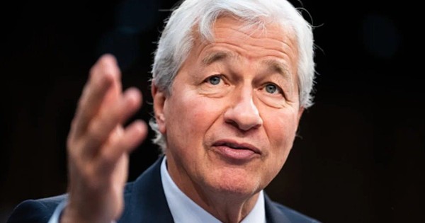 Nghệ thuật ‘cảnh báo khủng hoảng’ của Jamie Dimon giúp JPMorgan Chase lãi 58 tỷ USD, vô địch toàn ngành nhưng lại khiến nhà đầu tư ‘khóc ròng’