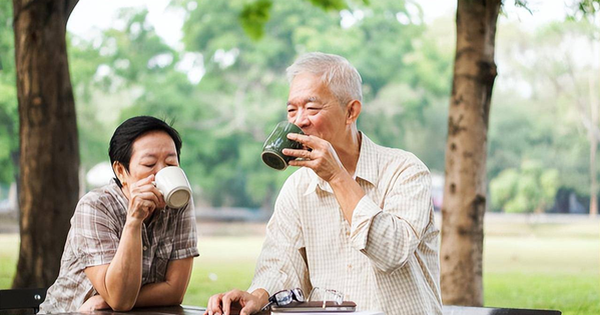 COVID-19 trở lại, khuyến cáo người trung niên và cao tuổi: Ít đụng 2 thứ, ăn nhiều 3 món, làm tốt 4 việc, tăng cường miễn dịch