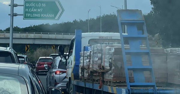 Đường cao tốc Phan Thiết-Dầu Giây, TP HCM-Long Thành-Dầu Giây quá tải nghiêm trọng