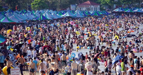 Lý do du khách đổ xô đến Quảng Ninh, Hải Phòng dịp 30/4