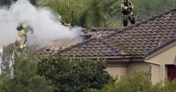 Mỹ: Máy bay đâm vào khu dân cư, 2 người thiệt mạng