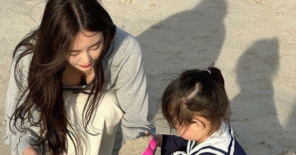 Trẻ nhút nhát không phải do bẩm sinh: 5 thói quen của cha mẹ vô tình “triệt tiêu” sự tự tin của con