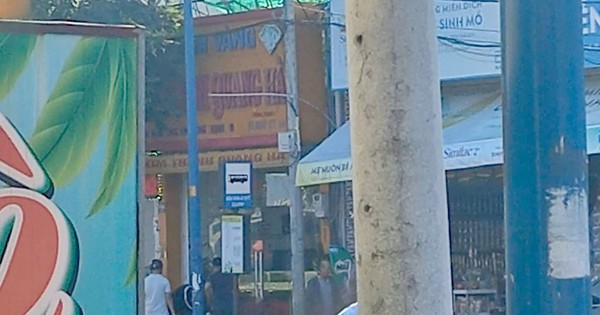 Đang truy xét 2 thanh niên cướp tiệm vàng ở TPHCM