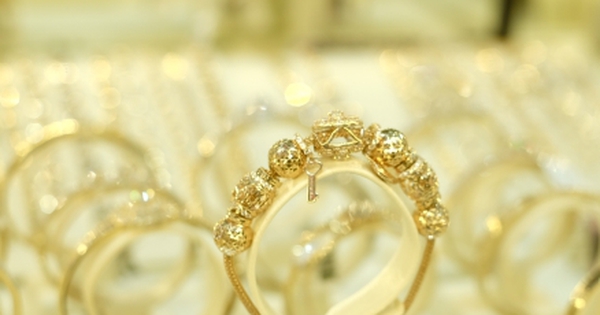 Giá vàng hôm nay 6/5: Quay đầu tăng dựng đứng