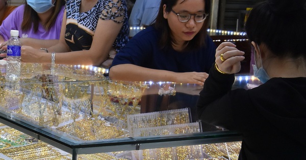 Giá vàng hôm nay, 7-5: Tiếp tục đi lên