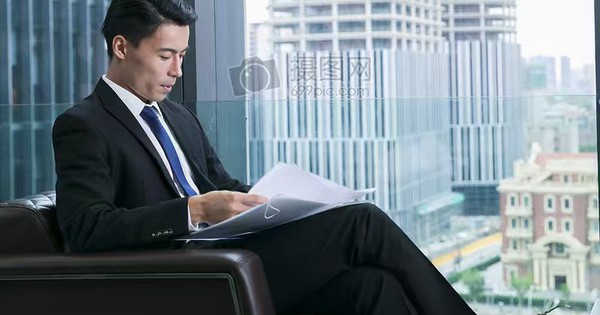 Đàn ông sau tuổi 30 lưu ý: 3 ĐIỀU phải nghĩ, 5 VIỆC phải làm nếu muốn sang giàu, "vợ đẹp con khôn", bạn bè nể trọng!