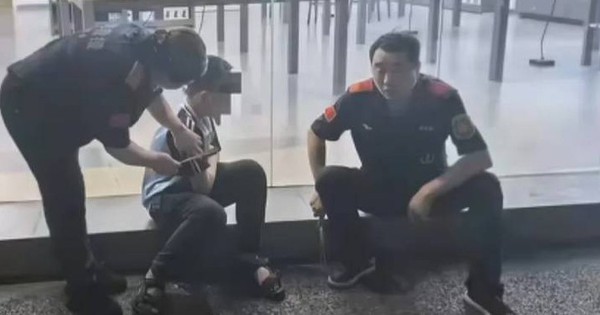 Cậu bé nghiện điện thoại bị bố đánh liền bỏ nhà đi, 2 ngày sau nhận tin khiến cả đời hối hận: Đừng quay lưng vì đó có thể là lần cuối...