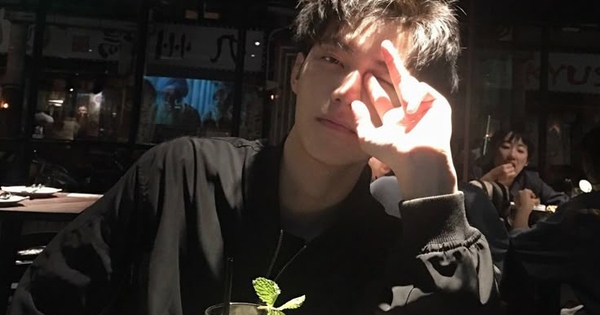 Trên đầu mỗi người có 1 “nút” làm chậm lão hóa, chạm vào nó 1 phút mỗi ngày để mắt sáng dù trăm tuổi