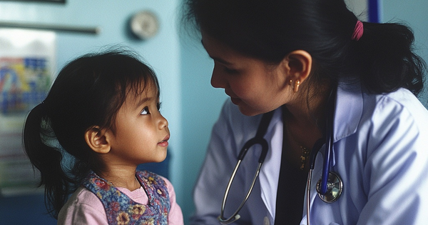 Bác sĩ NGHIÊM TÚC cảnh báo: Sở thích "ngủ đất cho mát" của nhiều gia đình Việt có thể khiến con trẻ mang thương tật vĩnh viễn