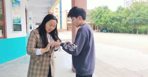 Giáo viên lâu năm khẳng định: Chỉ cần nhìn cách học sinh chào hỏi, tôi biết ngay tương lai chúng ra sao