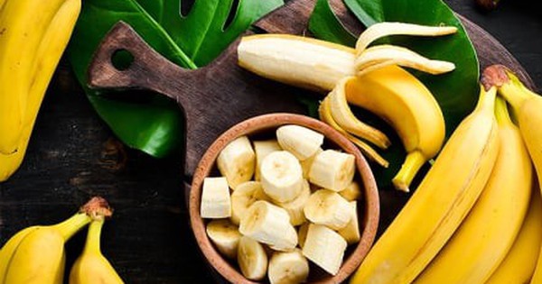 Cặp đôi ăn chuối điên cuồng để chữa táo bón, bác sỹ hết hồn: "Coi chừng tử vong"