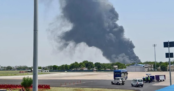 Những hình ảnh đầu tiên tại hiện trường máy bay Boeing 787 chở 242 người rơi tại Ấn Độ