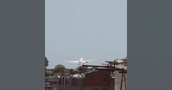 Rơi máy bay chở 242 người ở Ấn Độ: Va chạm như cầu lửa, phi công phát tín hiệu cầu cứu, 1 người sống sót?