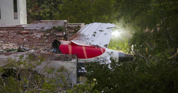 Đã tìm thấy hộp đen của máy bay Air India gặp nạn: Bí mật khiến hơn 200 người thiệt mạng là gì?