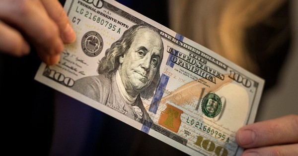 Đô la Mỹ tiếp tục trượt giá