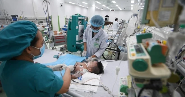 Cấp cứu bé trai 2 tuổi rưỡi đột quỵ não: 3 ngày liên tục nôn ói, lừ đừ, yếu nửa người rồi chuyển hôn mê sâu