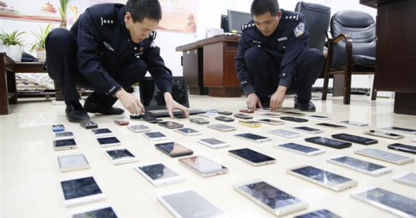 Tịch thu 1.800 điện thoại di động hoạt động cùng lúc và 7 tỷ đồng tiền mặt trong căn phòng trọ mở điều hoà 24/7