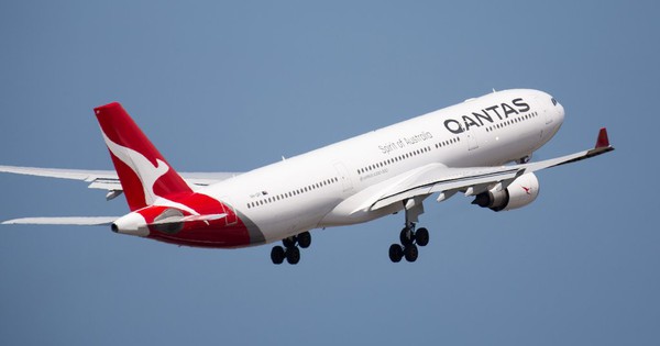 Phi công bất tỉnh khi đang điều khiển Boeing 737 chở 121 người vào nhà ga