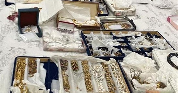 Tịch thu 2,4 tỷ tiền mặt cùng 8,5 tỷ vàng và kim cương của một cựu CEO cơ quan phát triển thành phố