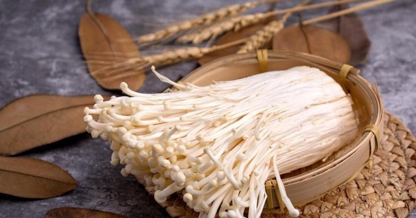 Kinh nghiệm của tôi khi mua nấm kim châm nấu ăn: Hãy nhớ "2 có - 3 không" để chọn được nấm tuyệt đối chuẩn tươi ngon