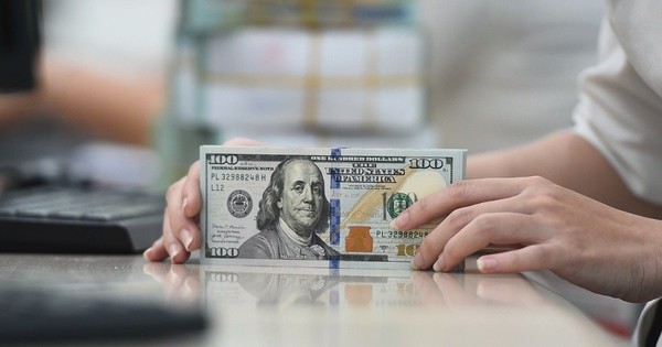 Ngày 2/6: VietinBank và Sacombank tăng mạnh tỷ giá USD, giá đô la ngân hàng xác lập mức cao mới