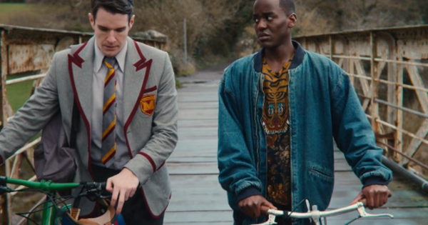 Thức xuyên đêm xem phim "Sex education", tôi nhận ra mình đã mất cả tuổi thanh xuân để hận thù vô lý