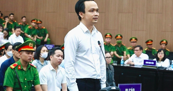 Cựu chủ tịch FLC Trịnh Văn Quyết cùng 2 em gái chuẩn bị hầu toà