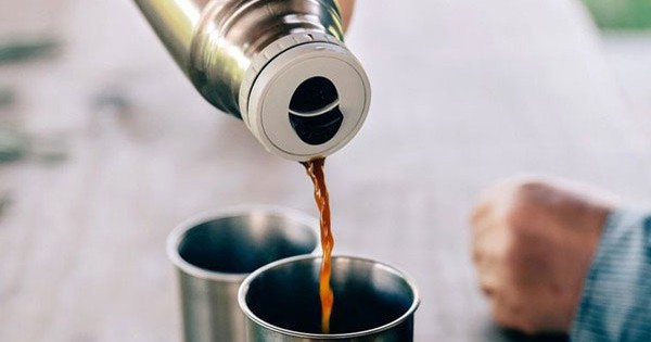 Người đàn ông tử vong sau 10 năm dùng một chiếc bình giữ nhiệt