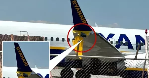 Boeing 737 đâm vào hàng rào sân bay khi hạ cánh