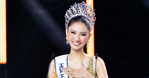 Nguyễn Hoàng Phương Linh đăng quang Hoa hậu Hoà...