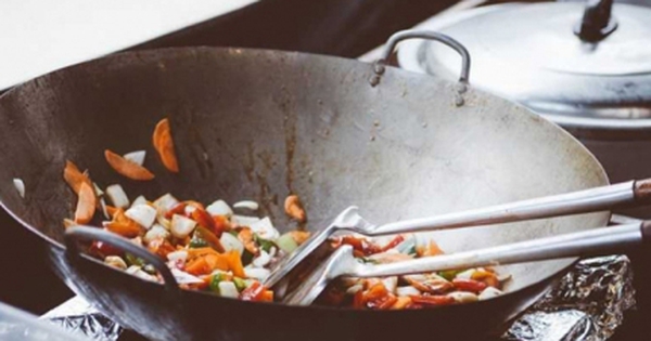 Hai vợ chồng đều mắc ung thư vú, bác sỹ chỉ ra 6 yếu tố gây họa